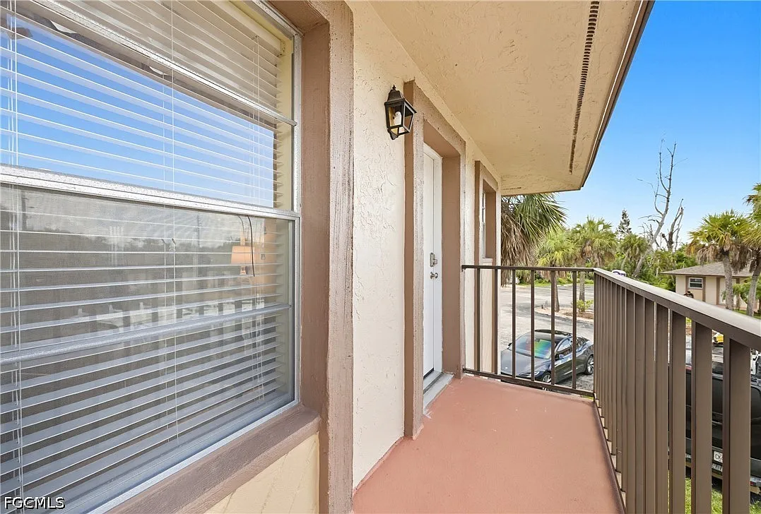 2 bed, 2.0 bath, 774 sqft, $1,600 — Photo 2