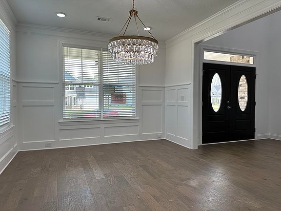 2nd image of 906 Lillian Park Drive #LP11