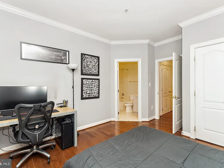 7489 Carriage Hills Dr — Photo 18