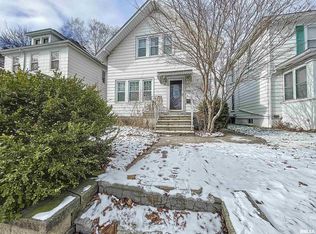 2021 15th St #A, Moline, IL 61265