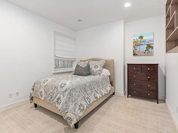 Downstairs guest bedroom. There is also a desk (not pictured)