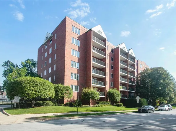 1600 Thacker St #706, Des Plaines, IL 60016