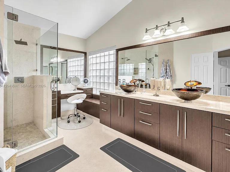 639 Verona Pl — Photo 19