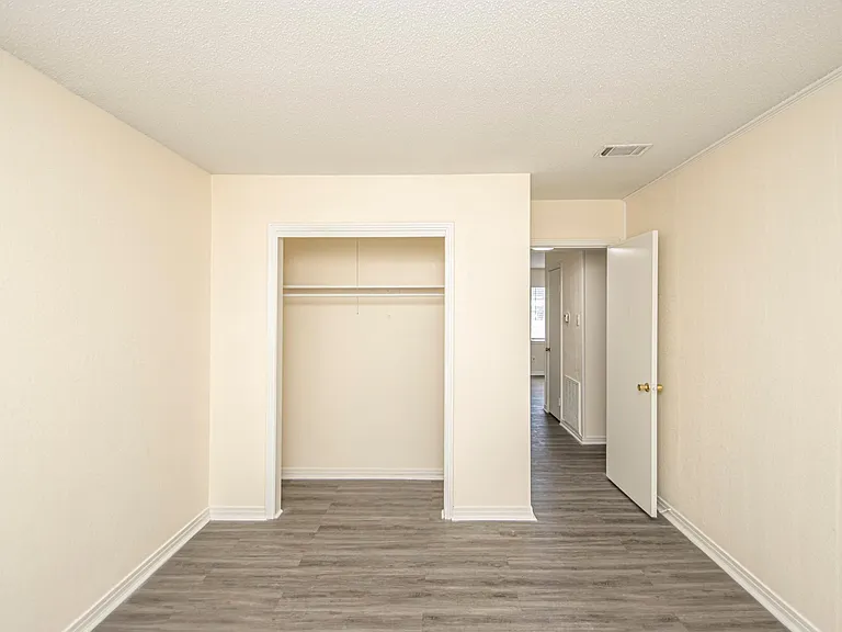 515 Brookside Dr #4 — Photo 8