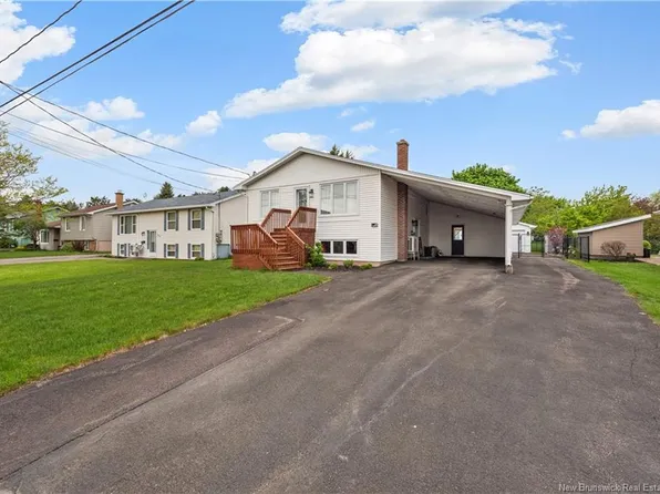 321 Gould St, Dieppe, NB E1A 1V2