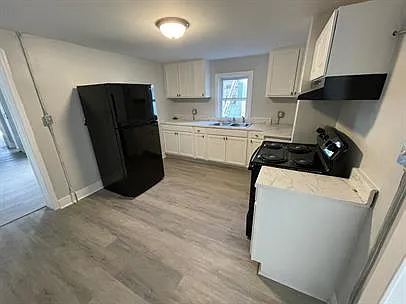 116 Harrell Street - D — Photo 3