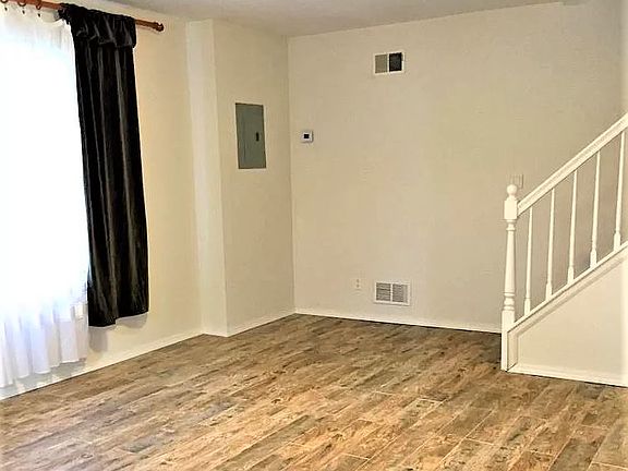 3rd image of 24 Seaside Ln