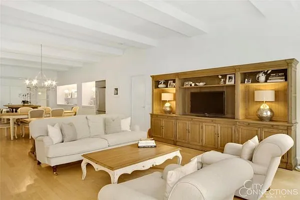 Rented by City Connections Realty | media 2