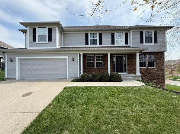 1313 Stone Ln, Lansing, KS 66043