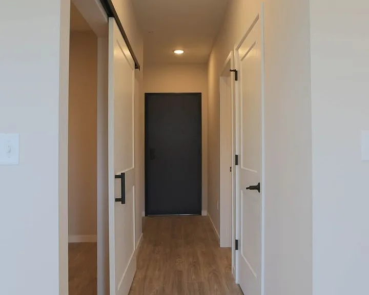 B7 Flats — Photo 32