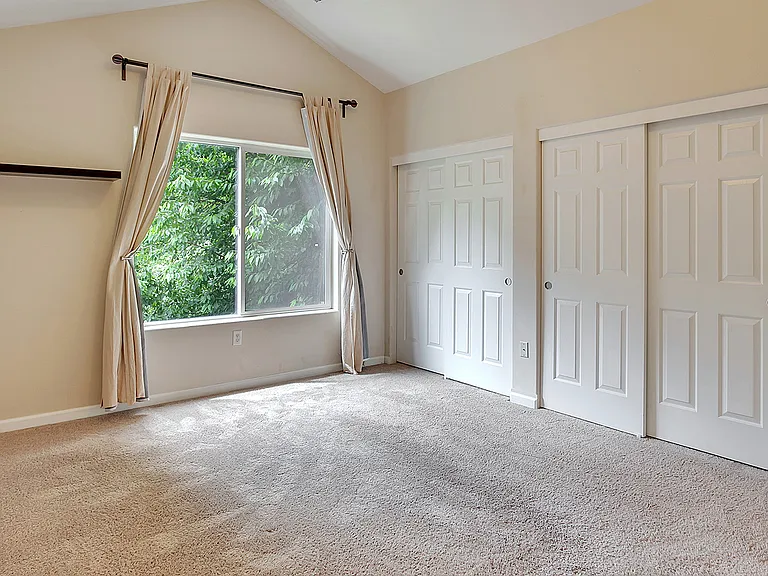 9817 N Clarendon Ave — Photo 10