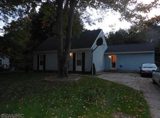 10736 Woodbushe Dr SE, Lowell, MI 49331