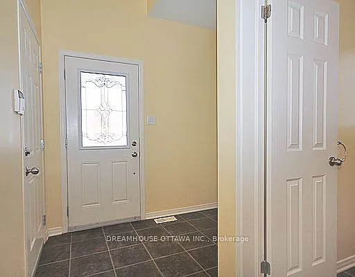 4 bed, $2,800 — Photo 2
