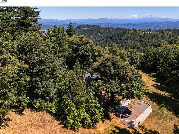 5th image of 429 NW Skyline Blvd