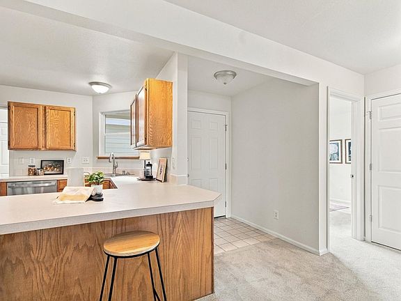 5th image of 730 Shadowmere Ct