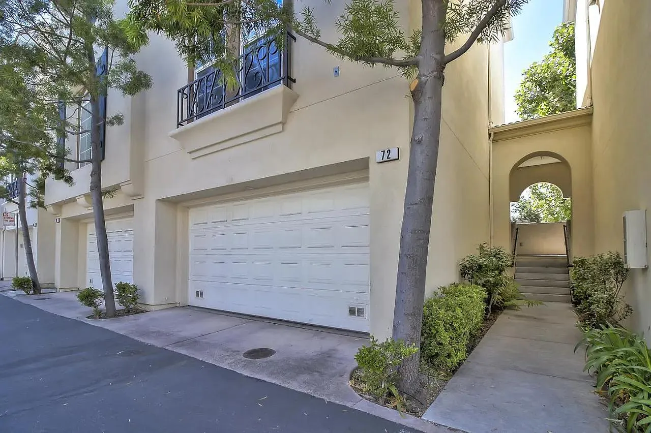 3 bed, 2.5 bath, 1353 sqft, $3,995 — Photo 2