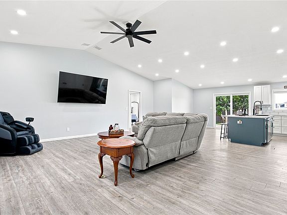 2nd image of 424 Crestview Dr