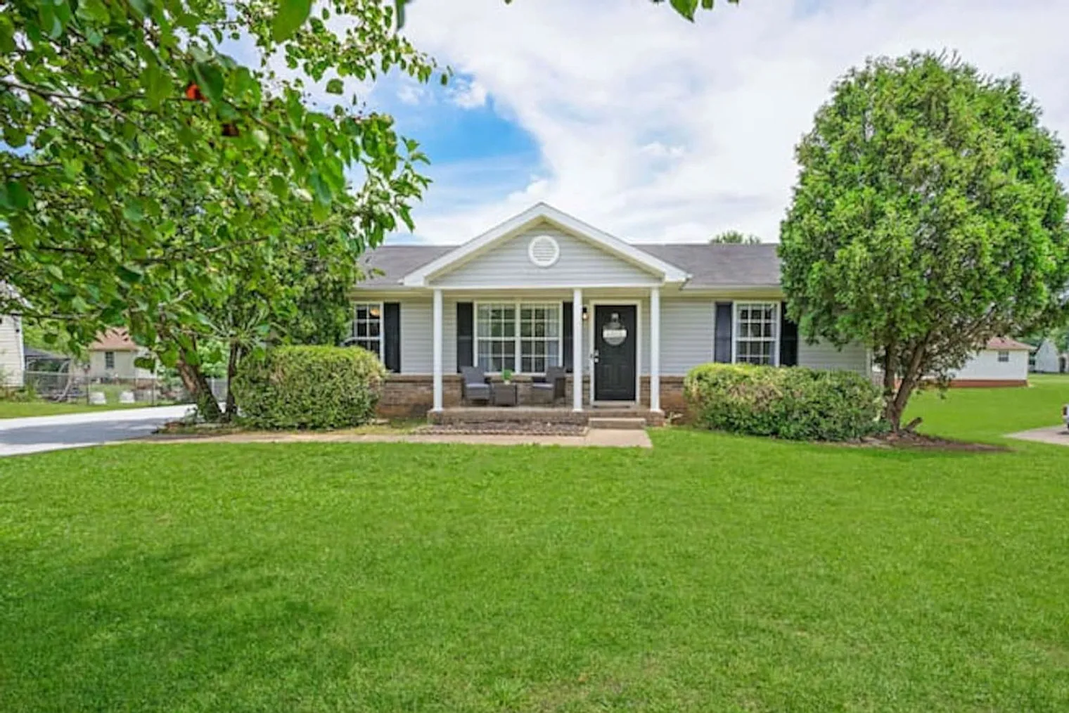 3 bed, 2.0 bath, 1022 sqft, $2,589 — Photo 3