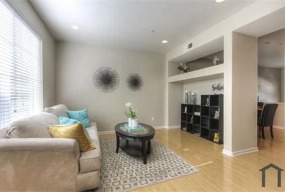 371 Destino Cir — Photo 3