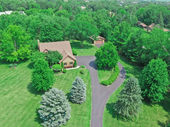 1815 Vineyard Ln, Spring Grove, IL 60081
