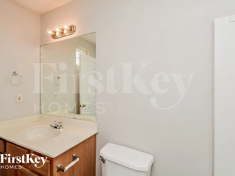 345 Lakeside Cir — Photo 16