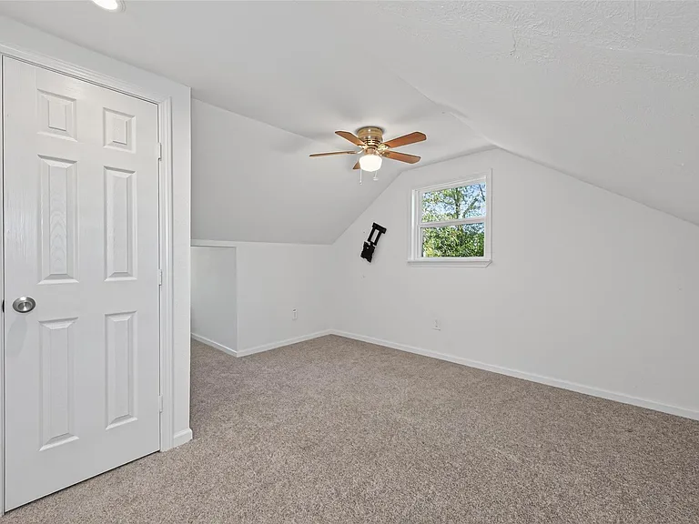 170 Walter Dr — Photo 29