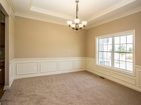 5th image of 5590 Ludington Dr