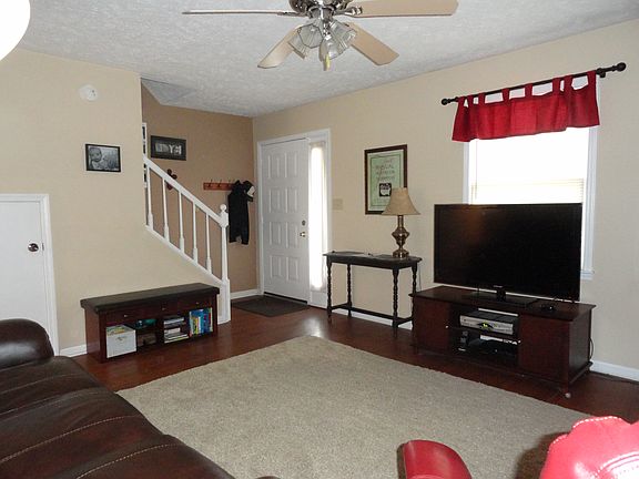 5th image of 715 Pine Dr APT C