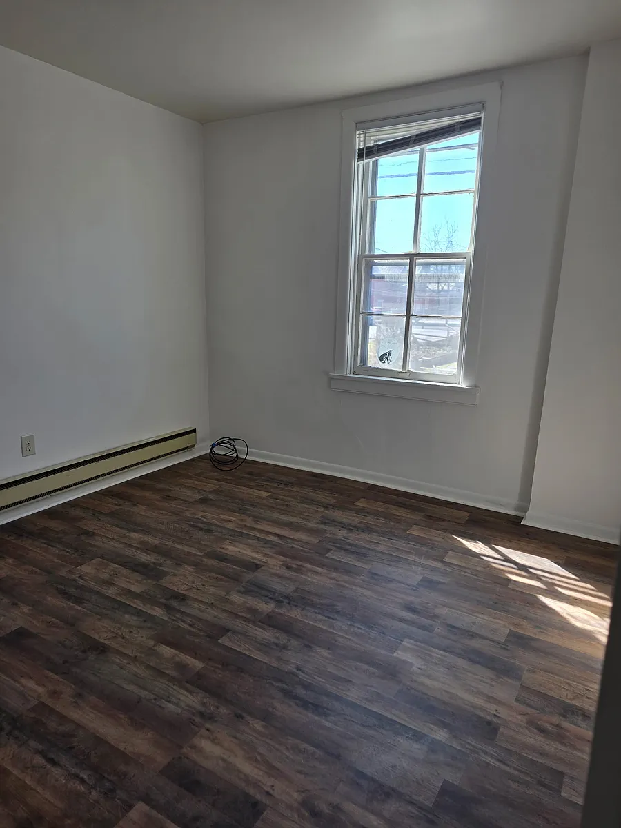 Building Photo - 102 E Main St #4
