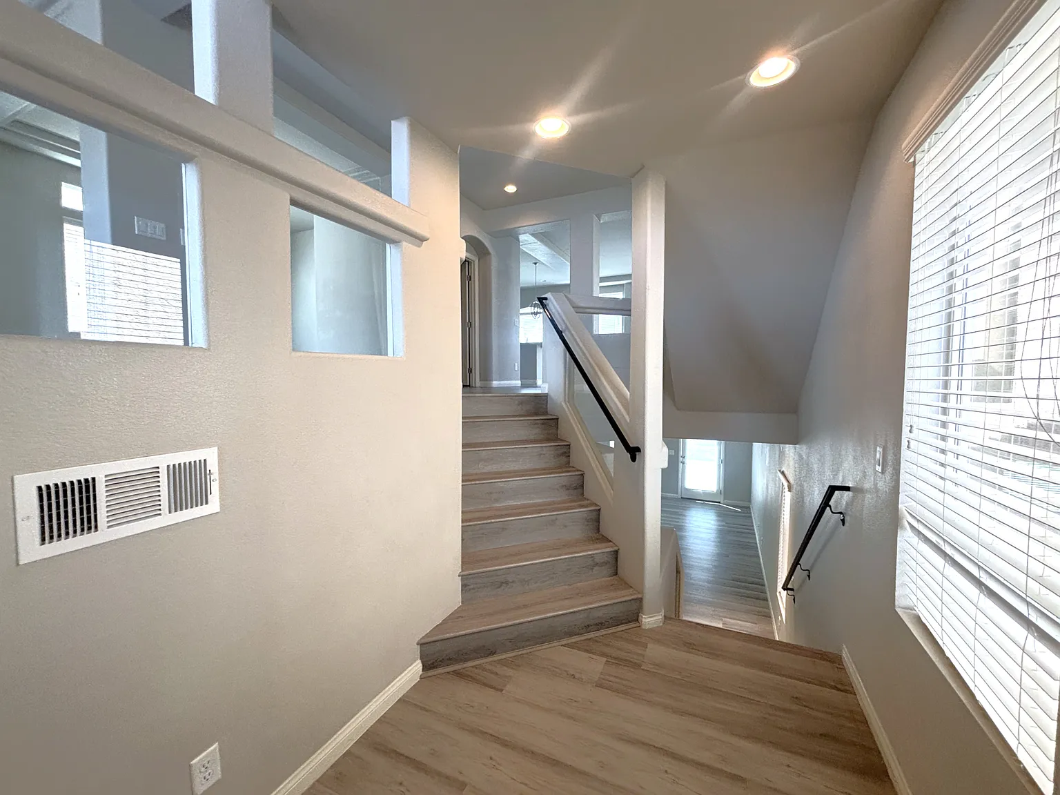 5 bed, 3005 sqft, $2,750 — Photo 3