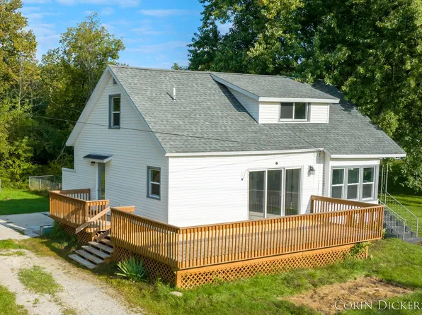 225 Water St, Belding, MI 48809