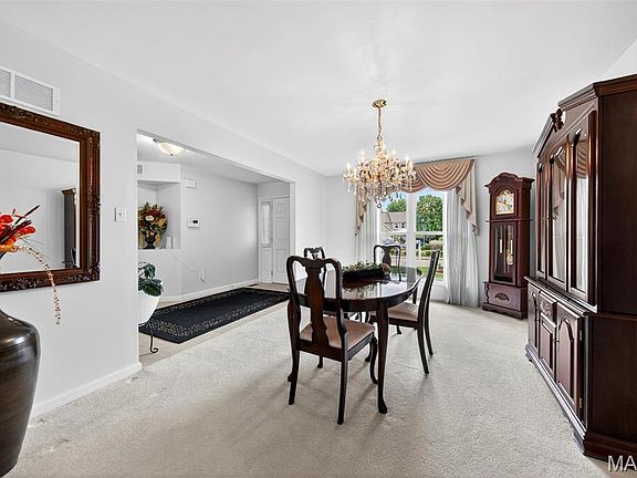 5th image of 19 Jost Manor Ct