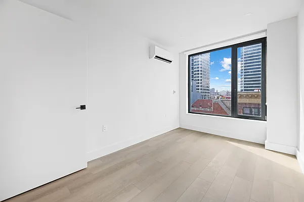 Rented by REAL New York | media 21