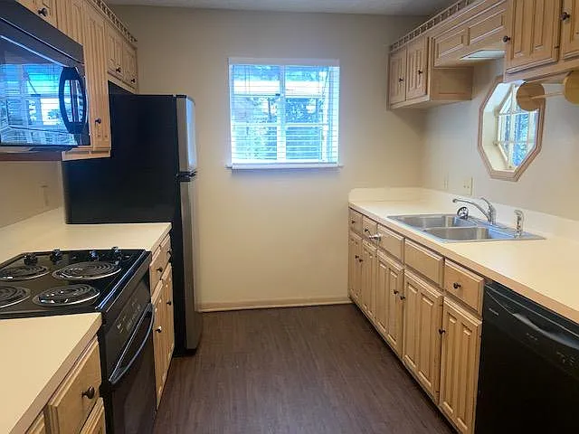 1301 Bent Tree Ln — Photo 5