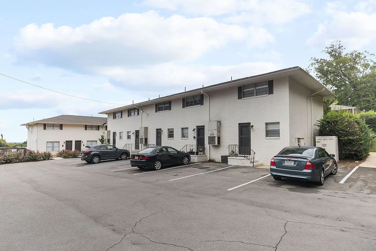 Building Photo - Hillside Manor