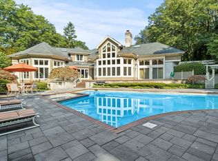 11 Pine Acres Dr, Rochester, NY 14618