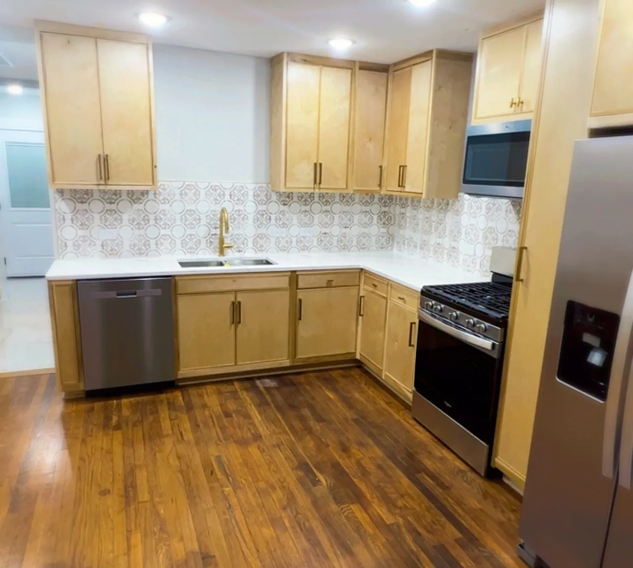 3 bed, 1215 sqft, $2,000 — Photo 4