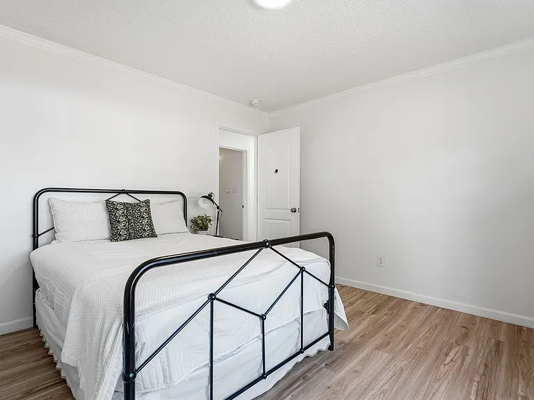 1425 Central Dr — Photo 16