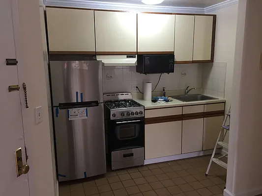 Rented by Metroline Realty | media 19