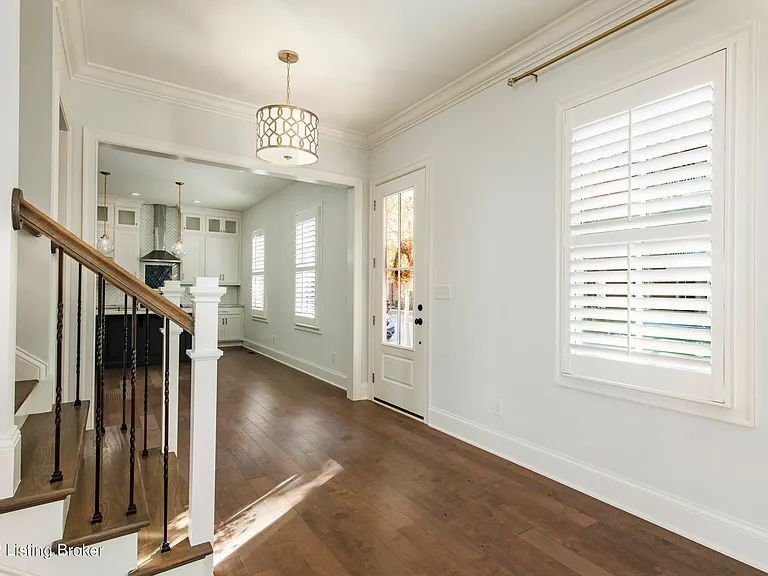 9409 Civic Way — Photo 4