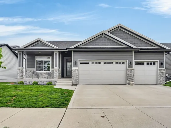 9815 Watermeadow Cir, Johnston, IA 50131