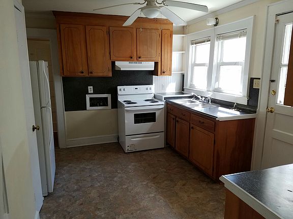 4th image of 736 Hawthorne Ln