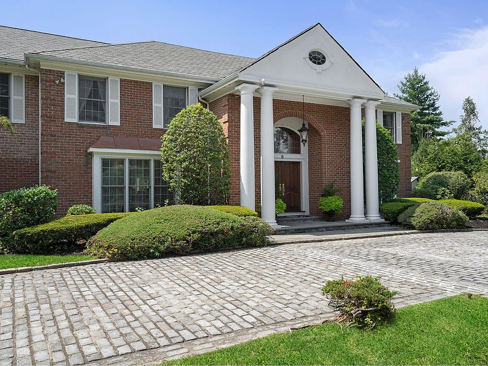 1st image of 8 Carlisle Dr