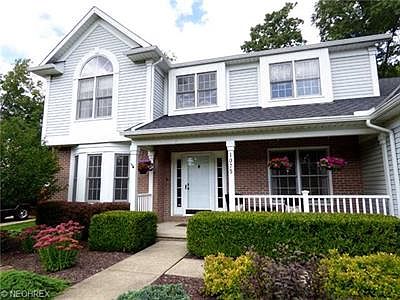 3rd image of 1075 Longwood Dr