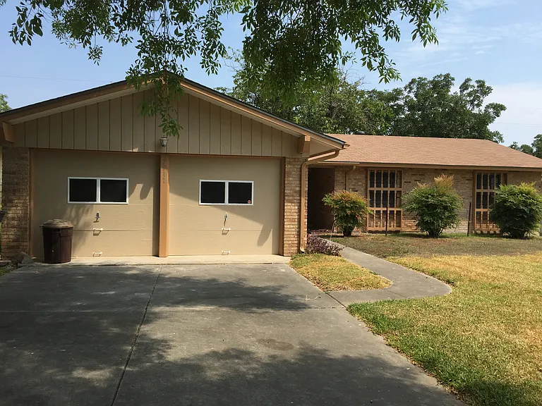 7911 Riata Ave — Photo 2