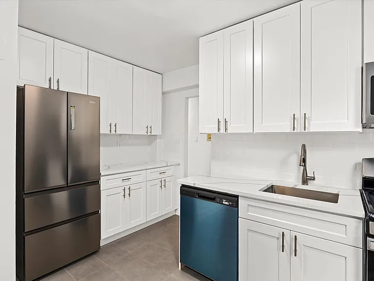 6730 Clyde St #3B — Photo 2