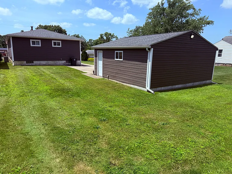 1479 Hyde Park Ave — Photo 3