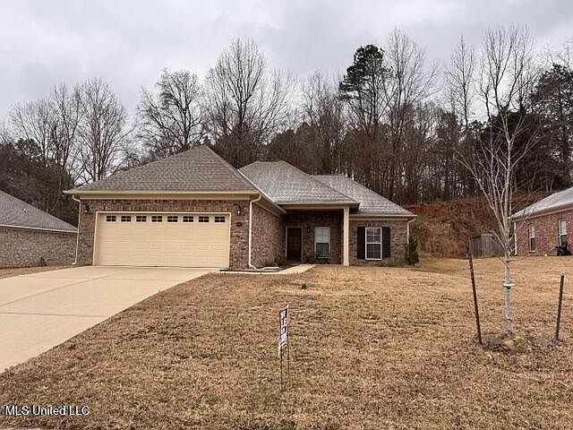 1st image of 1047 Pebble Creek Dr