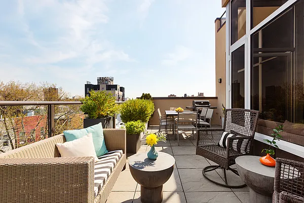 Sold by Compass | media 2