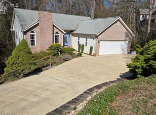 98 Eastmoor Dr, Asheville, NC 28805